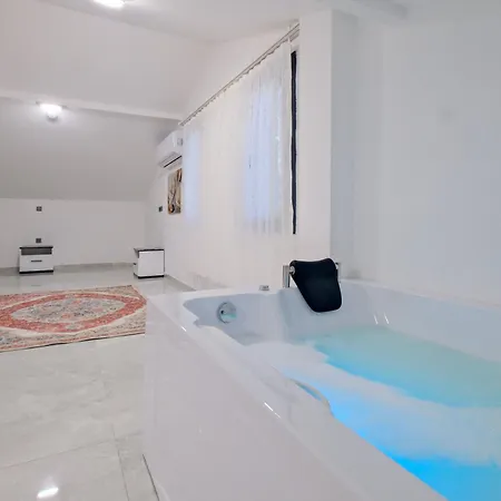 Efe Villa *